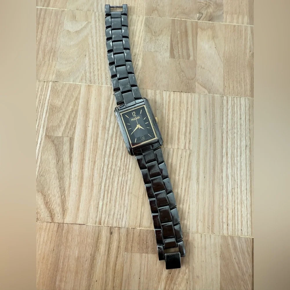 Vintage Pulsar men’s black rectangular watch NEW BATTERY